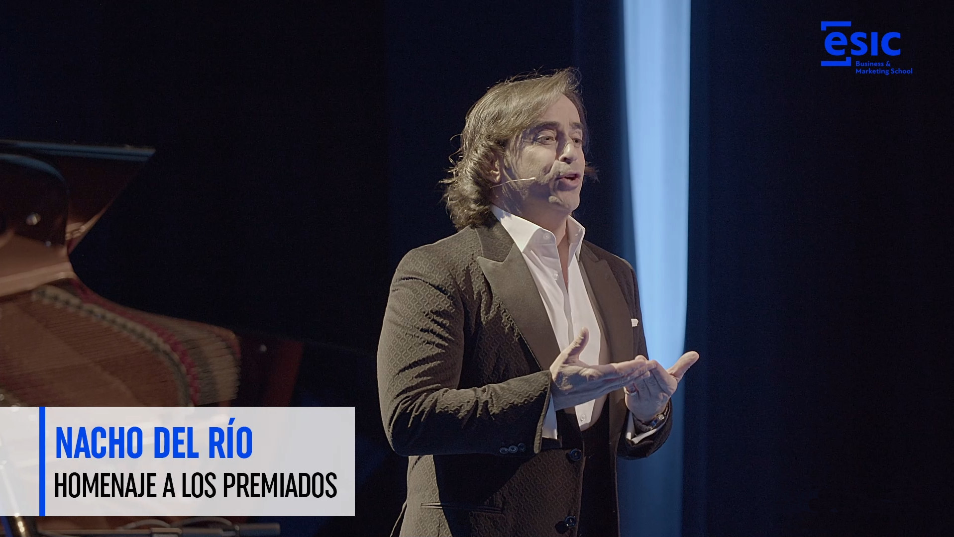 Lyrical tribute to the awardees, by Nacho del Río