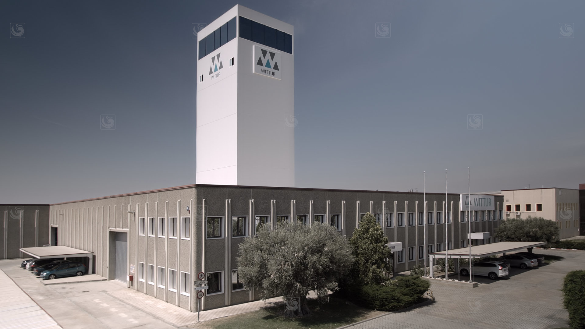 Fotograma de vídeo corporativo mostrando el exterior de las instalaciones de Wittur en Zaragoza